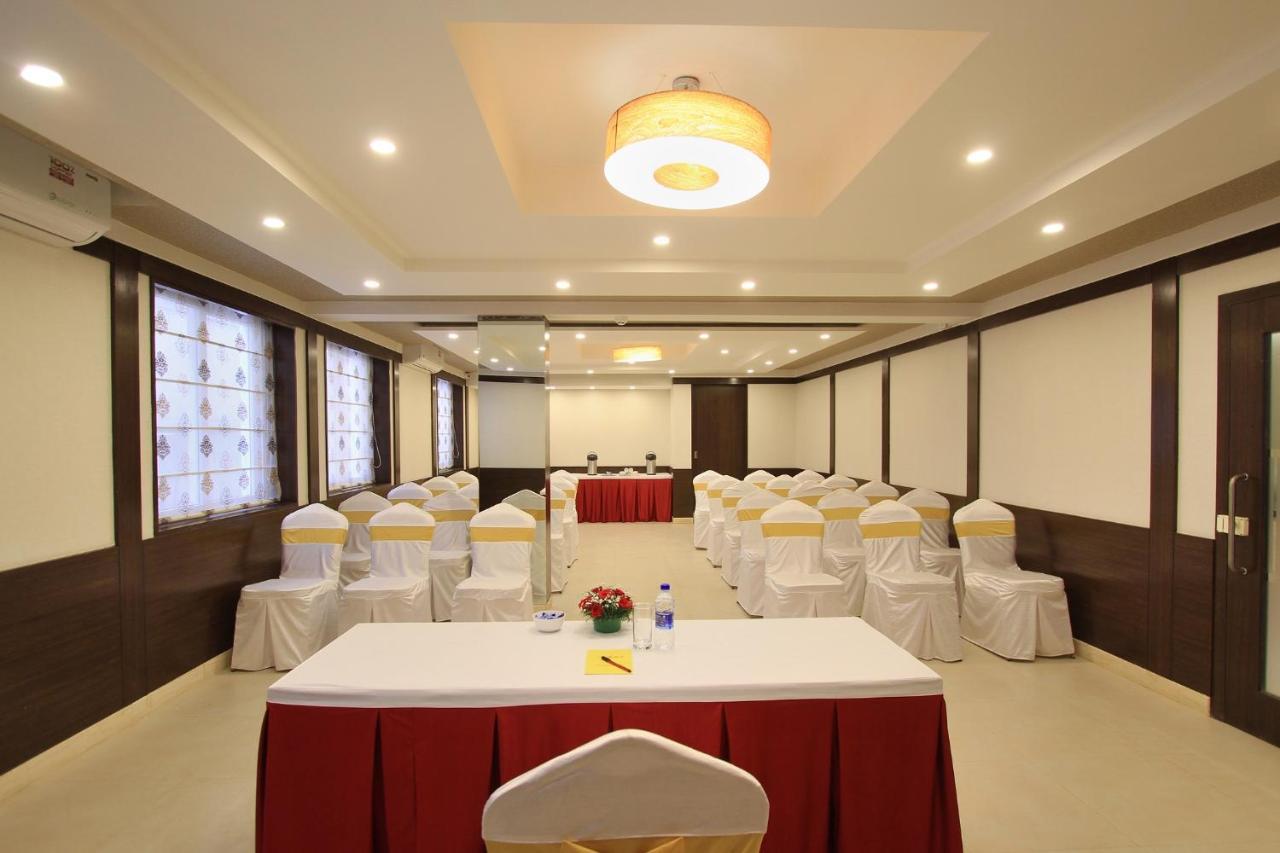 La Sara Regent Bangalore Exterior foto