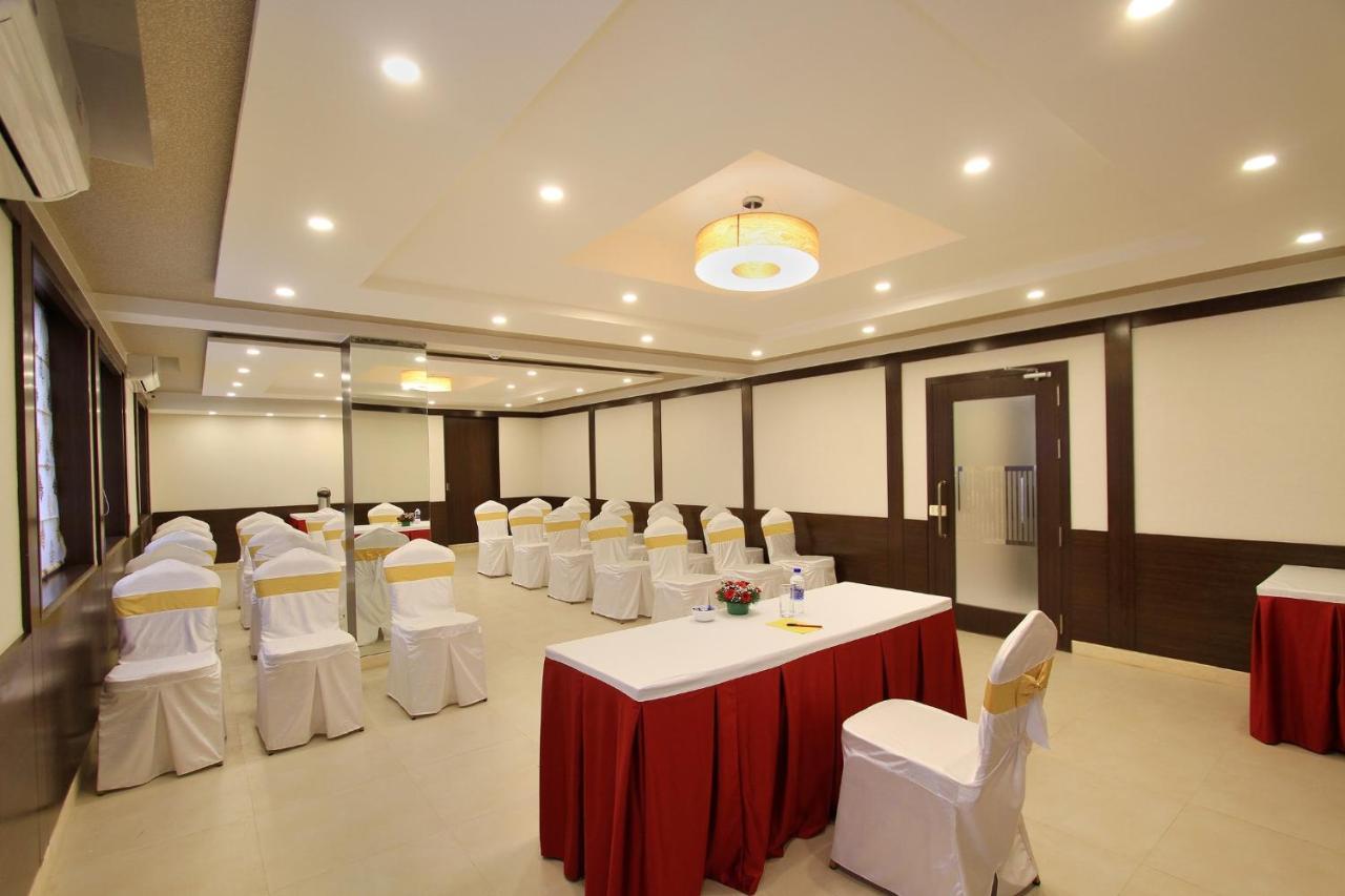 La Sara Regent Bangalore Exterior foto