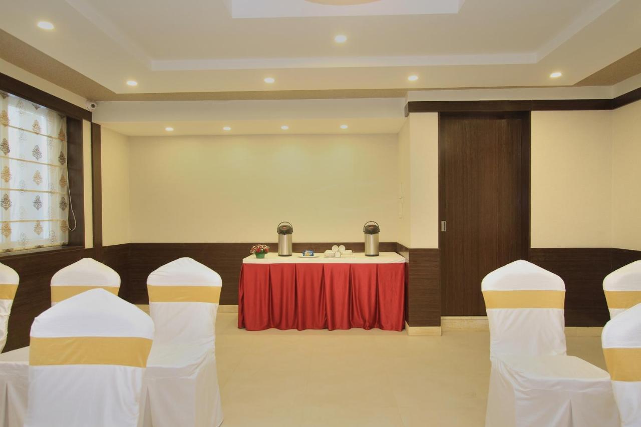 La Sara Regent Bangalore Exterior foto
