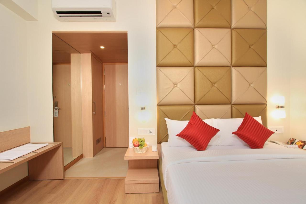 La Sara Regent Bangalore Exterior foto