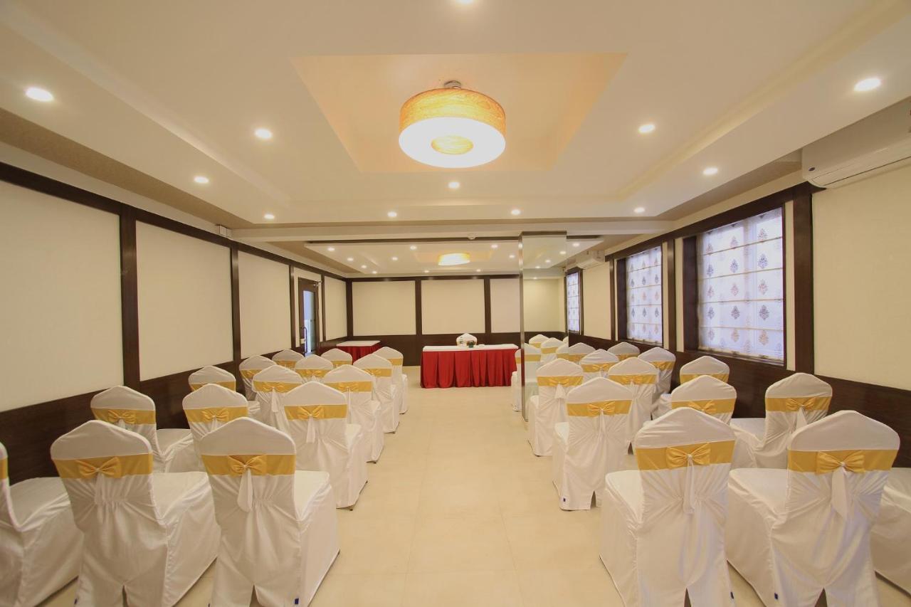 La Sara Regent Bangalore Exterior foto